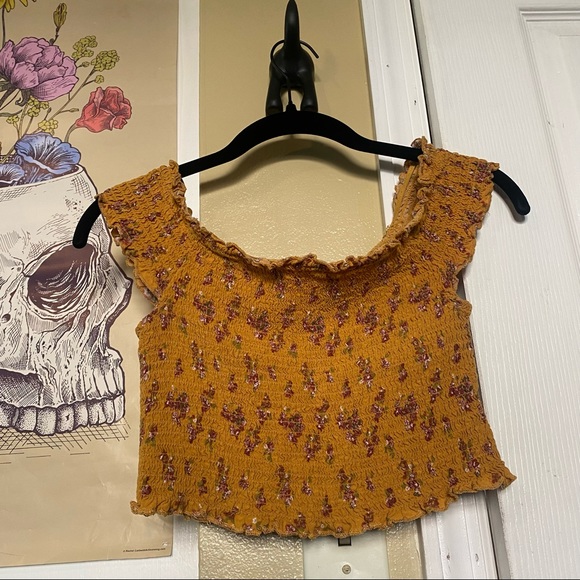 off shoulder floral crop top - Picture 2 of 5